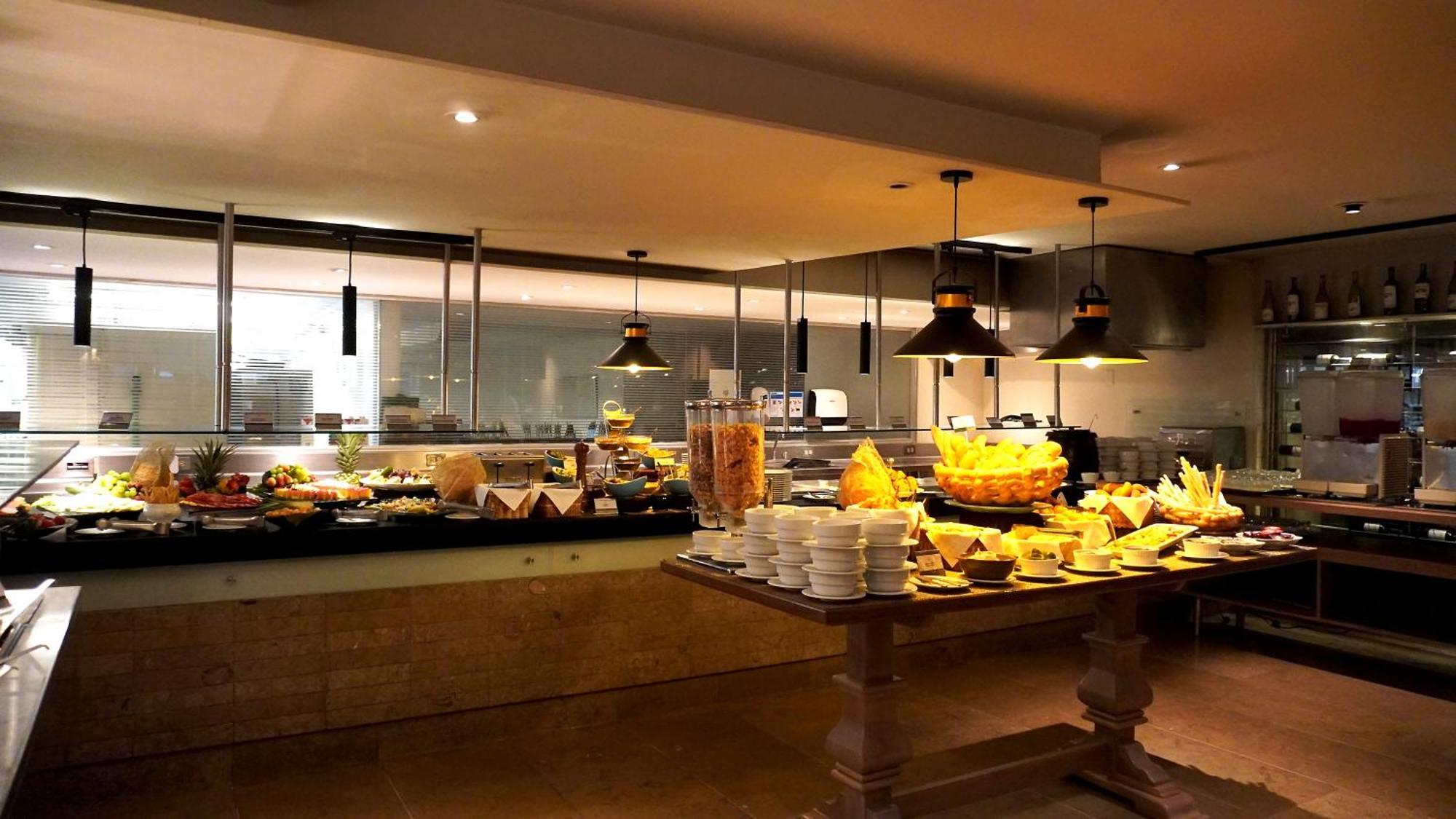 Bogota Plaza Hotel ภายนอก รูปภาพ The buffet at the restaurant