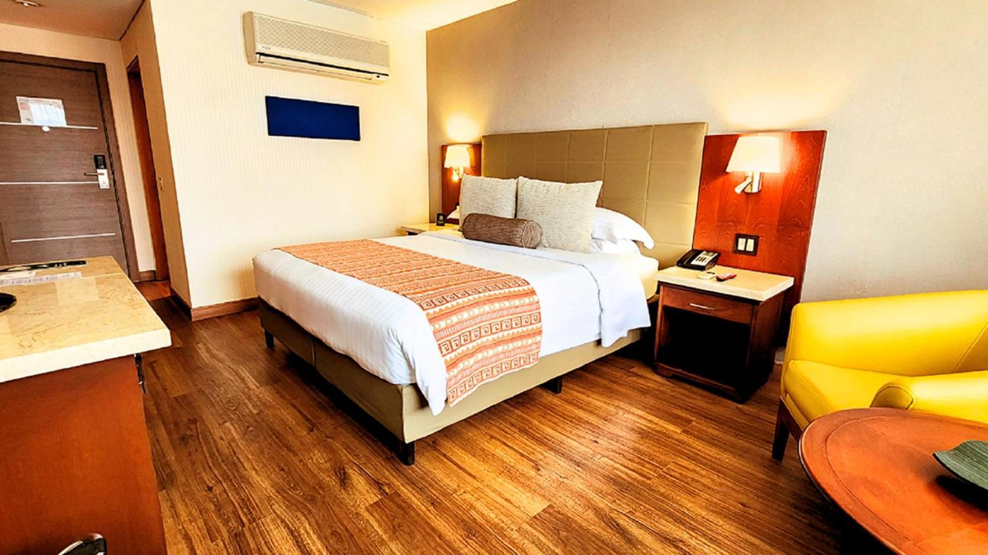 Bogota Plaza Hotel ภายนอก รูปภาพ A room at the hotel