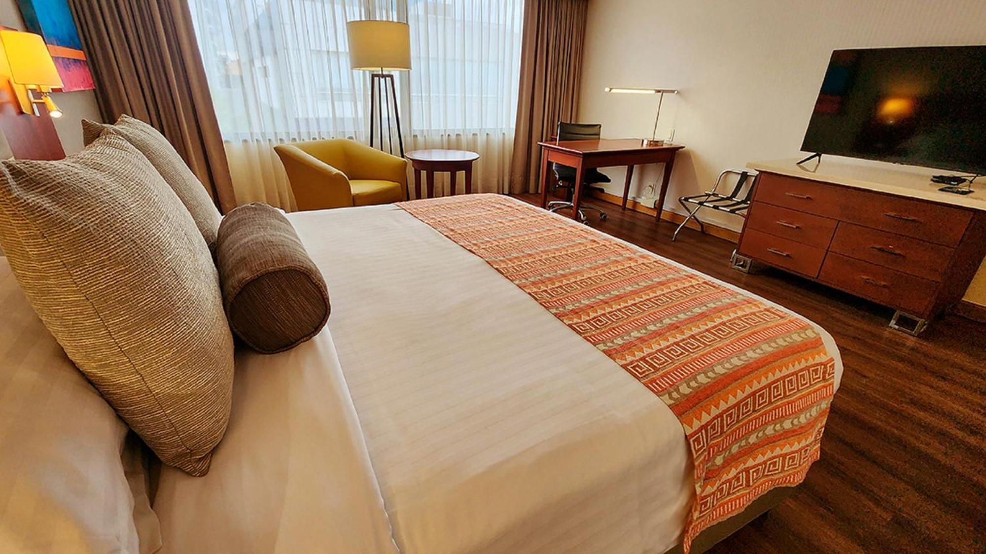 Bogota Plaza Hotel ภายนอก รูปภาพ A bed runner