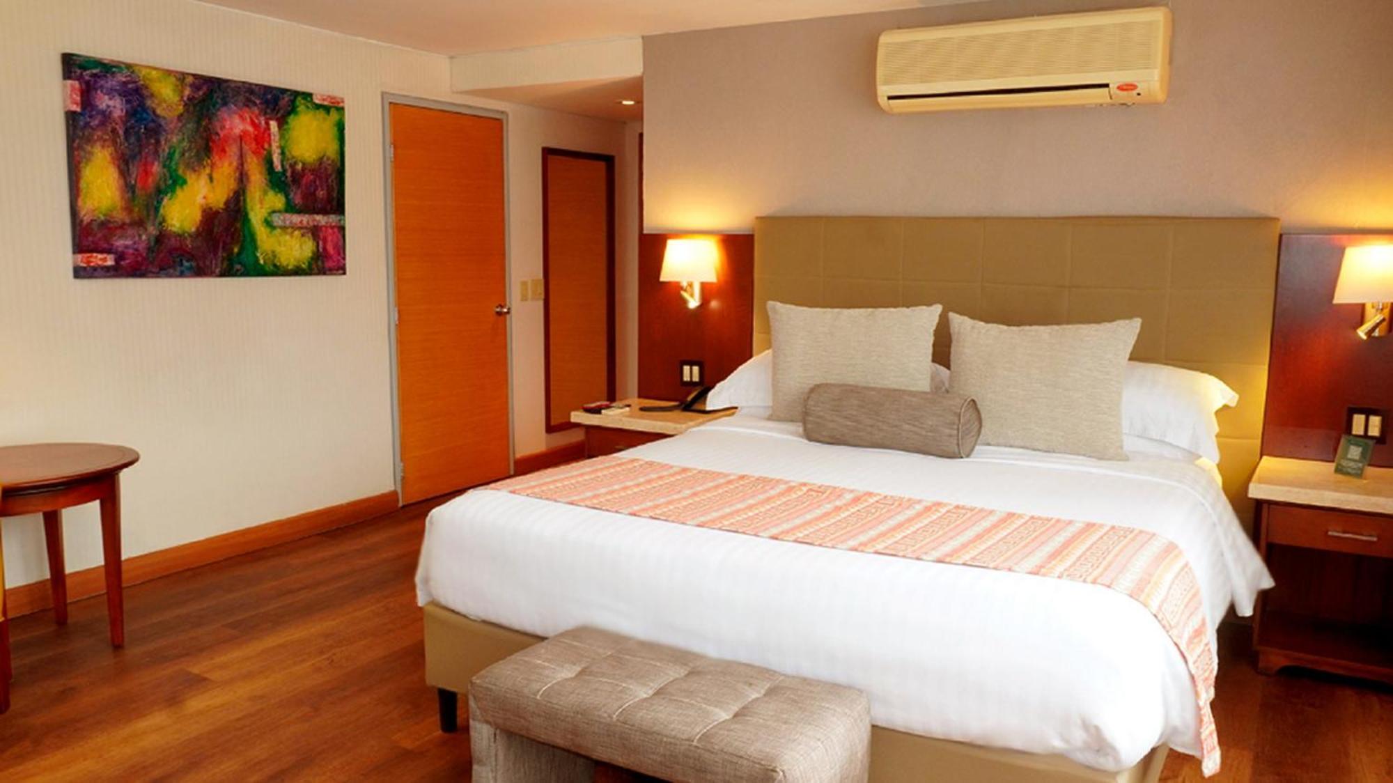 Bogota Plaza Hotel ภายนอก รูปภาพ A room at the hotel
