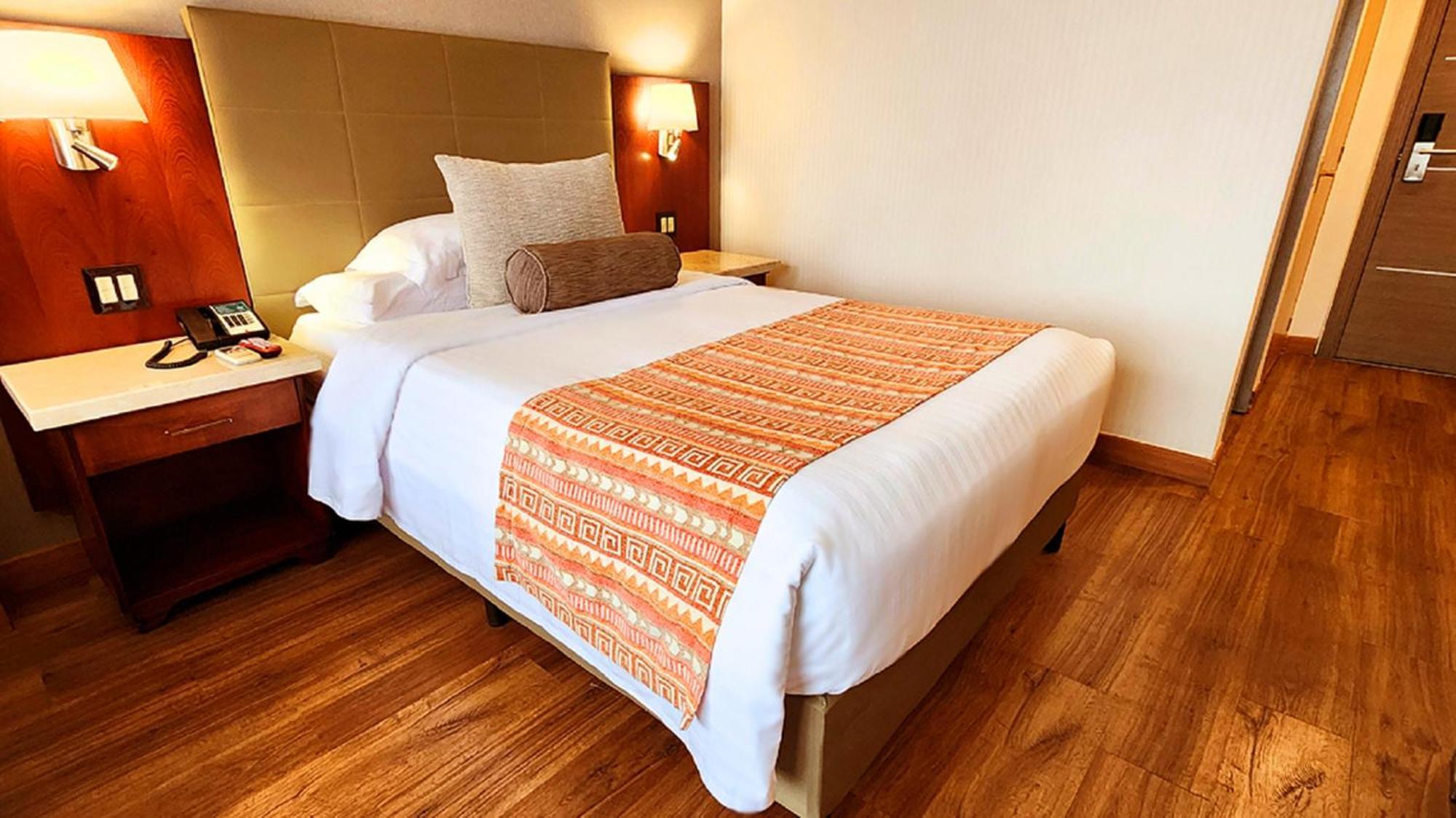 Bogota Plaza Hotel ภายนอก รูปภาพ A bed runner